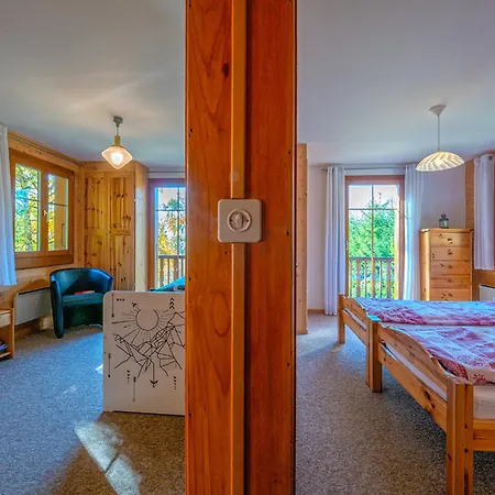 Marinette Semesterbostad Icogne